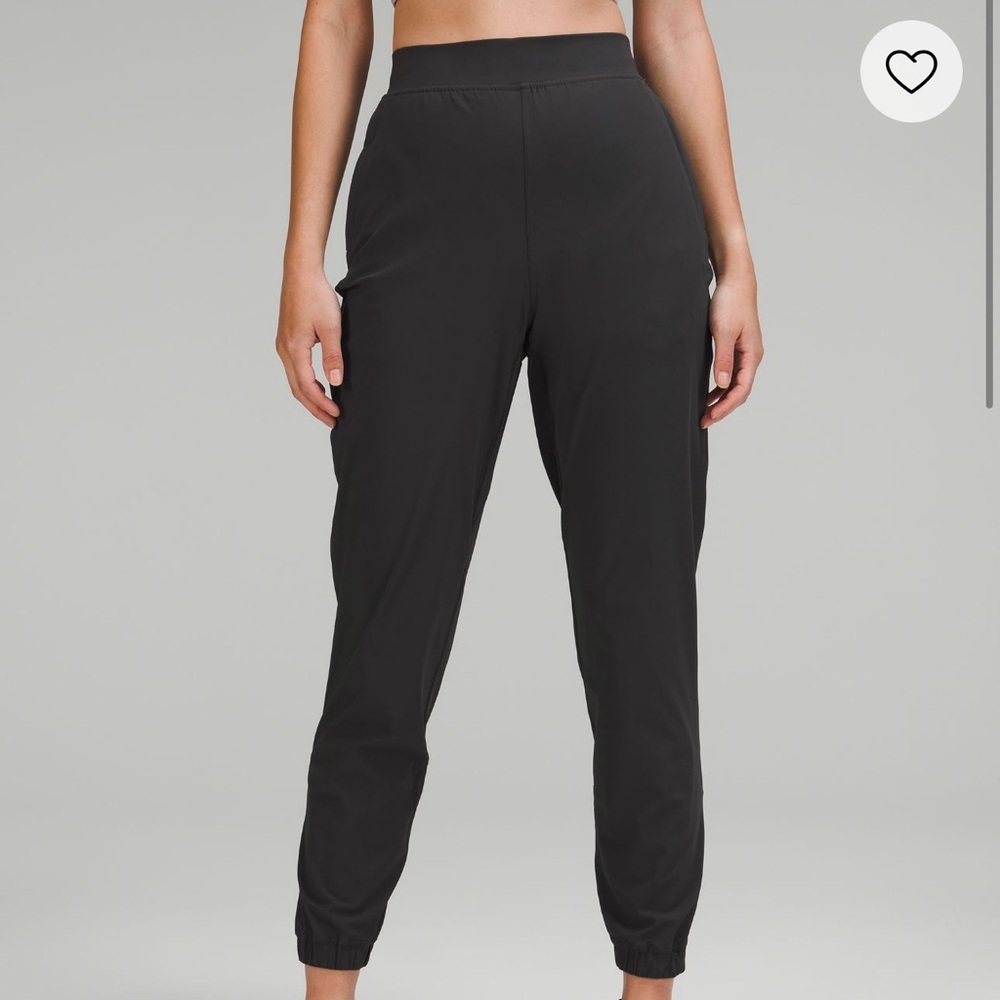 Lululemon NWT Adapted State High Rise Jogger in a dark gray color!